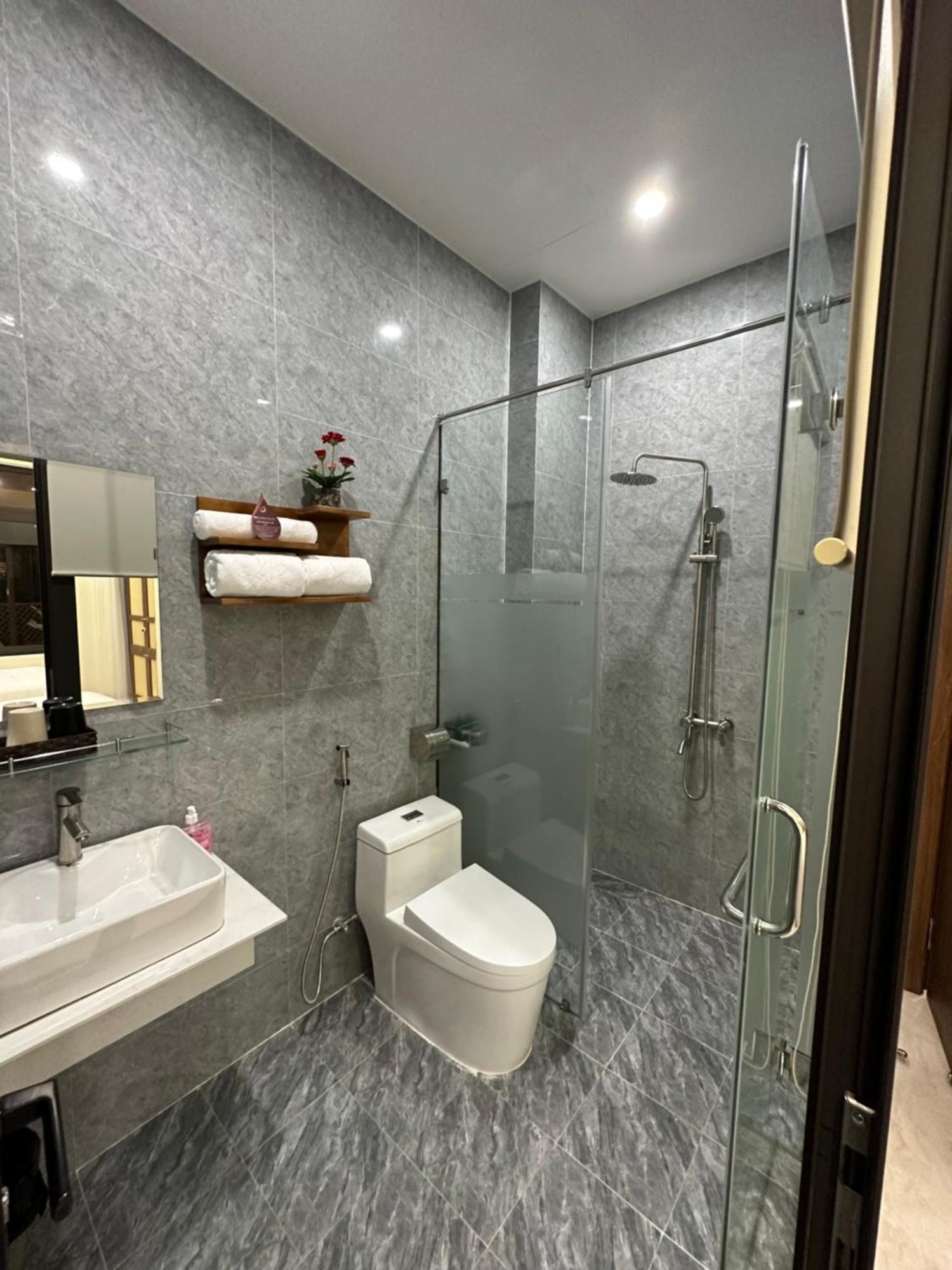 Lena Homestay & Villa Dong Hoi Exteriör bild